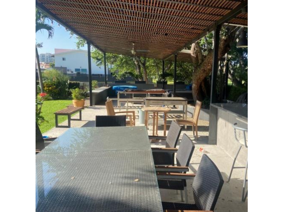 VENTA DE CASA CON ENORME JARDÍN SOBRE FAIRWAY PARAISO COUNTRY CLUB