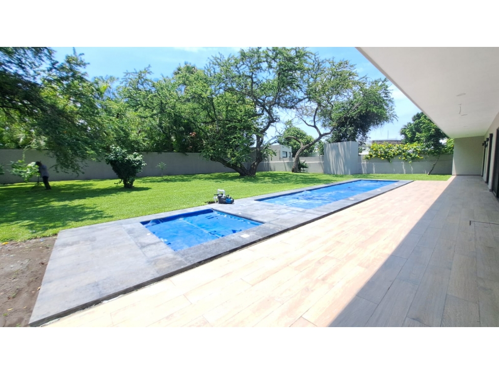 $16,000,000 CASA DE UN NIVEL EN VENTA con ALBERCA Y FÁCIL ACCESO — foto 3