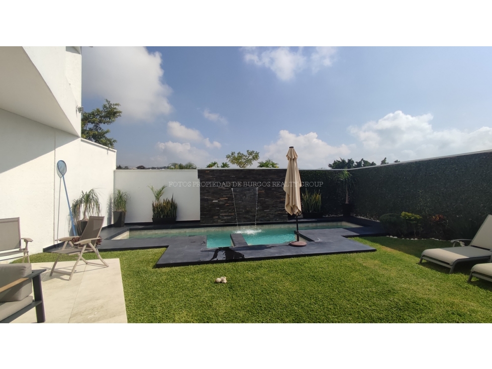 CASA SOLA EN VENTA EN RESIDENCIAL CORINTO - JARDÍN Y ALBERCA — foto 3