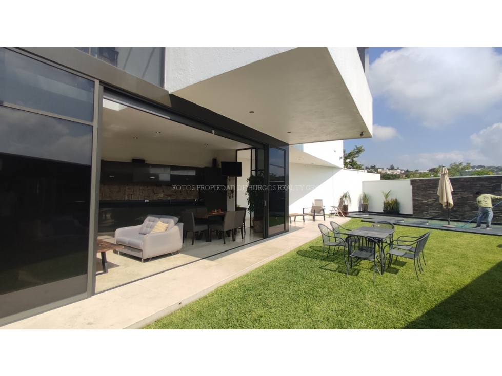 CASA SOLA EN VENTA EN RESIDENCIAL CORINTO - JARDÍN Y ALBERCA — foto 4