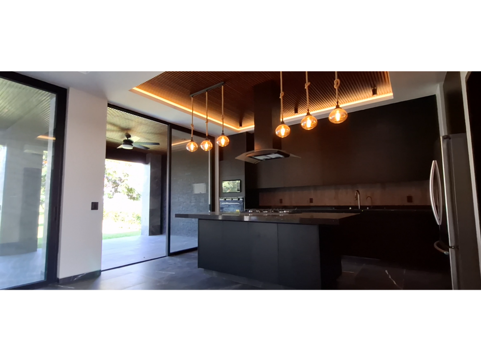 CASA EN VENTA EN PARAISO COUNTRY CLUB-VISTA AL GREEN $15,500,000