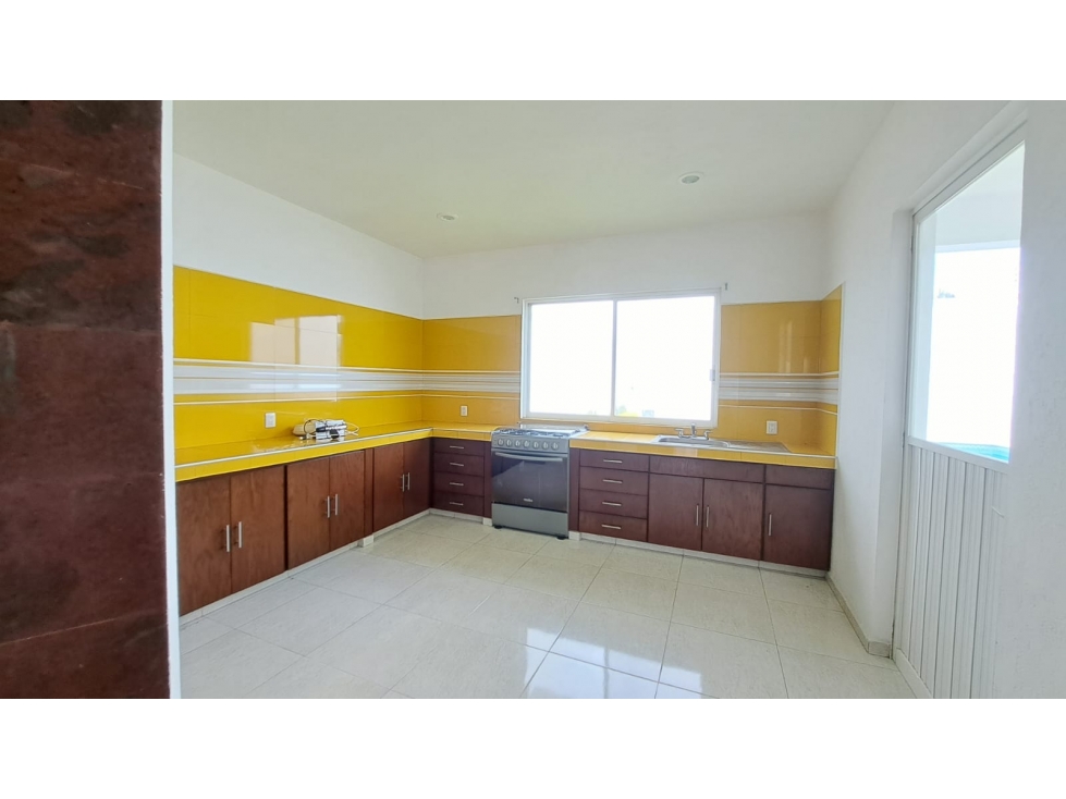 CASA SOLA CON ALBERCA EN RENTA O VENTA — foto 4