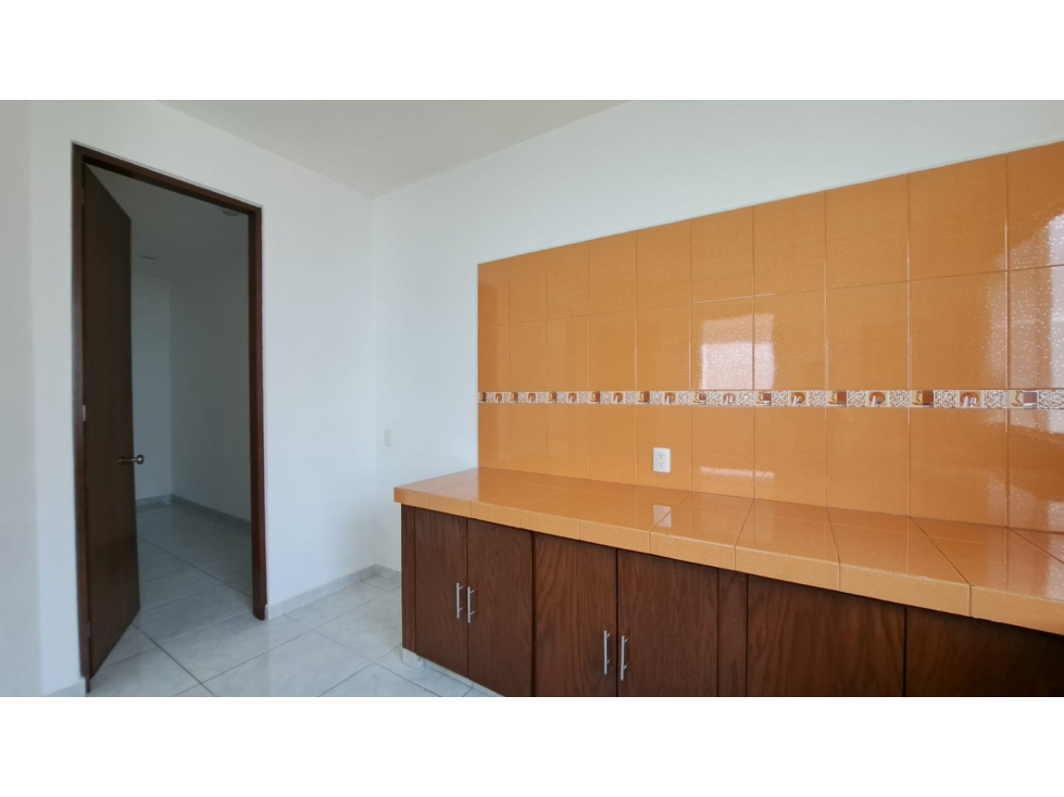 CASA SOLA CON ALBERCA EN RENTA O VENTA — foto 4