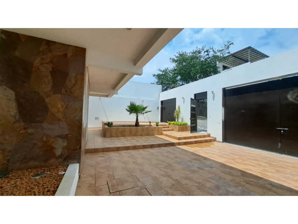 CASA SOLA CON ALBERCA EN RENTA O VENTA — foto 2