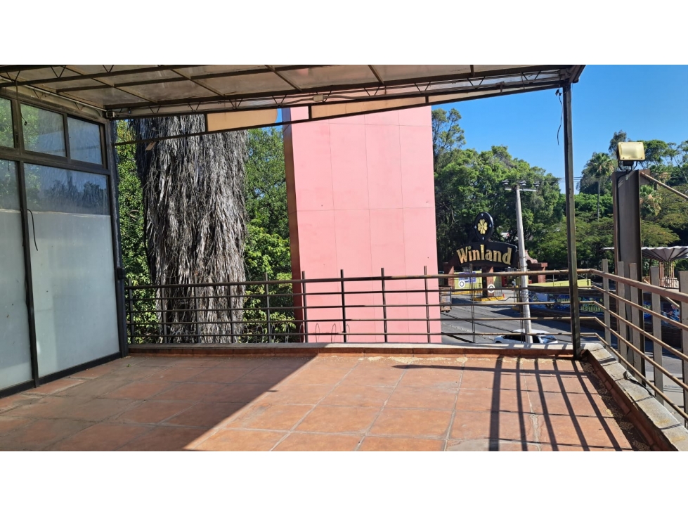 Venta de Edificio en esquina a un costado de Costco - 2