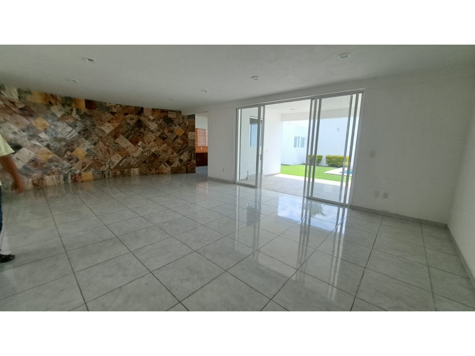 CASA SOLA CON ALBERCA EN RENTA O VENTA — foto 5