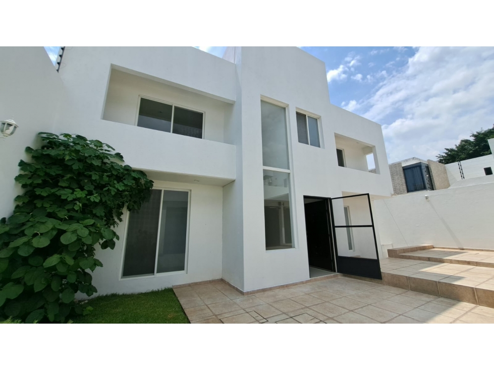 CASA SOLA CON ALBERCA EN RENTA O VENTA