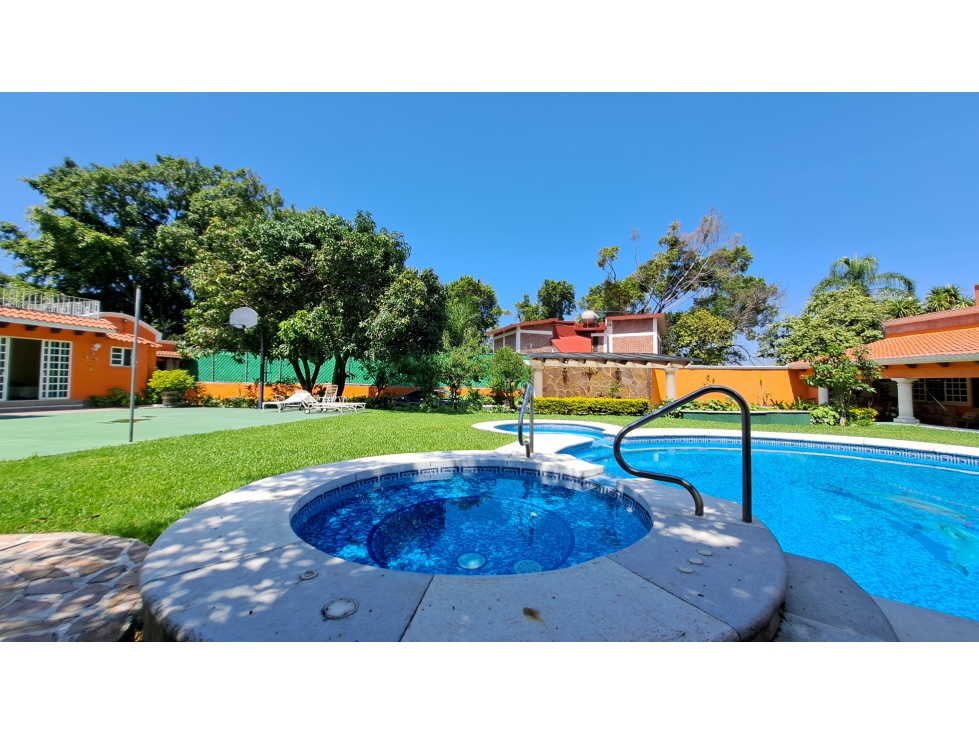 $7,900,000 CASA EN VENTACON ALBERCA Y JARDÍN Y 2 BUNGALOWS — foto 2
