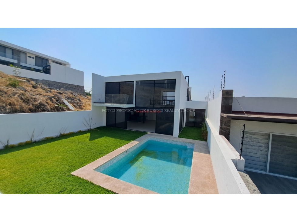 CASA SOLA EN VENTA EN LA CIMA CON JARDÍN Y ALBERCA - $8,250,000 — foto 2