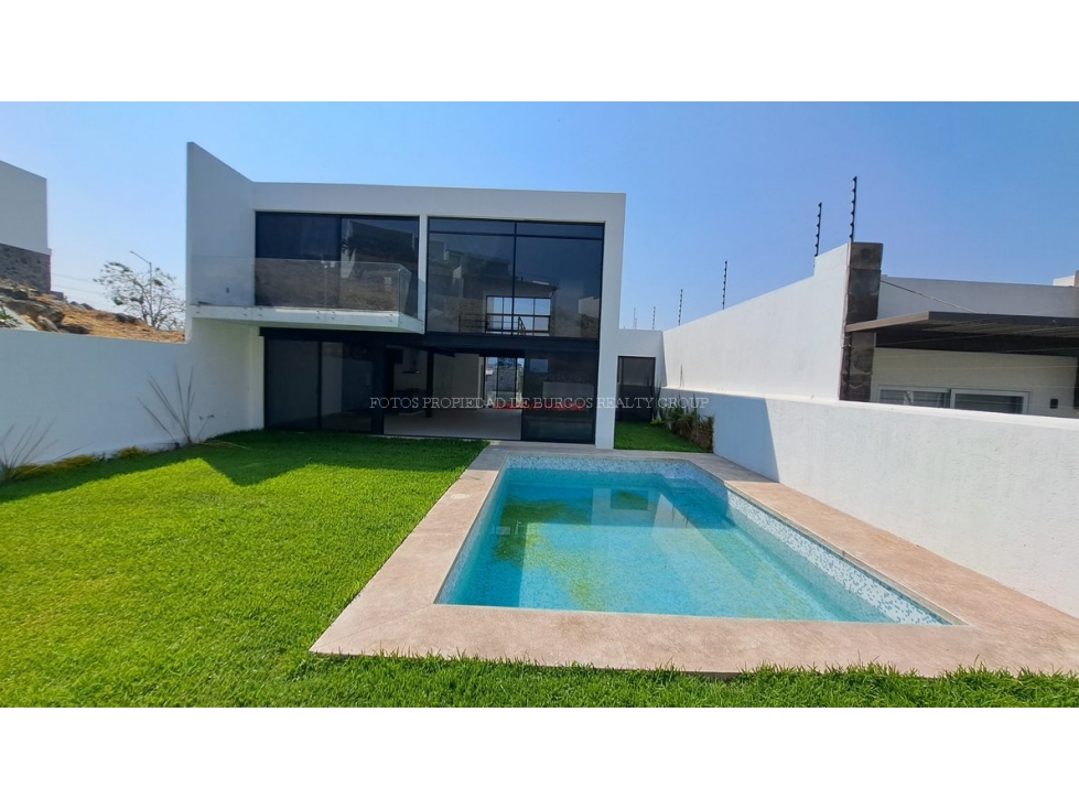 CASA SOLA EN VENTA EN LA CIMA CON JARDÍN Y ALBERCA - $8,250,000 — foto 3