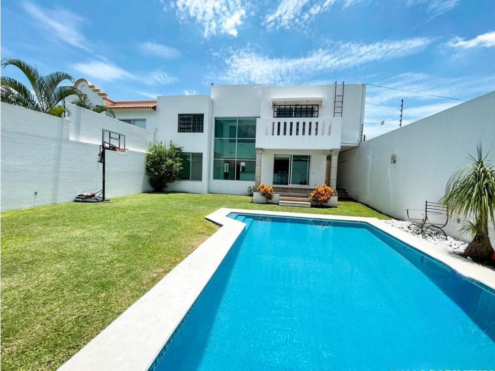 CASA SOLA CON ALBERCA EN VENTA EN BURGOS BUGAMBILIAS