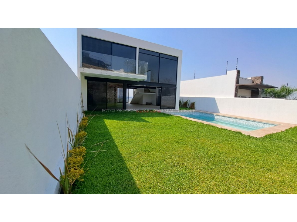 CASA SOLA EN VENTA EN LA CIMA CON JARDÍN Y ALBERCA - $8,250,000