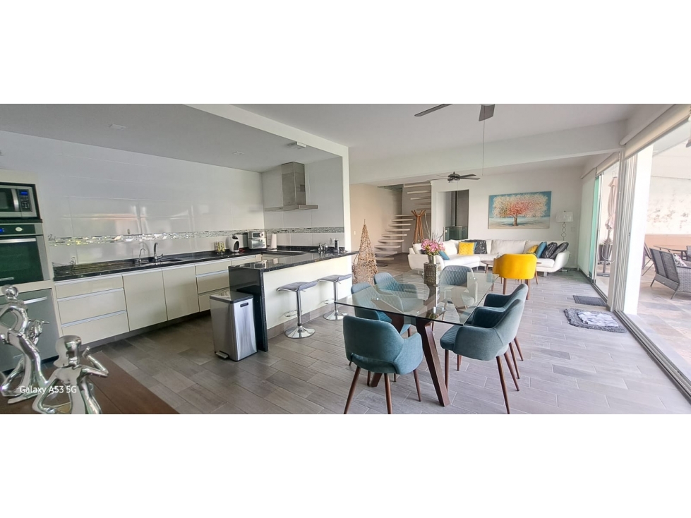 Venta de Casa de un nivel con enorme jardín y elevador eléctrico — foto 5