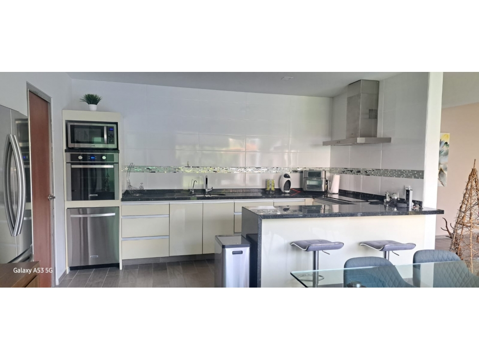 Venta de Casa de un nivel con enorme jardín y elevador eléctrico — foto 6