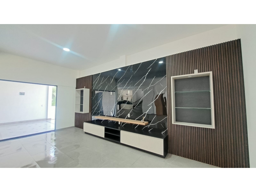 CASA EN VENTA CON RECÁMARA PLANTA BAJA EN FRACC. BURGOS $5,980,000 - 5