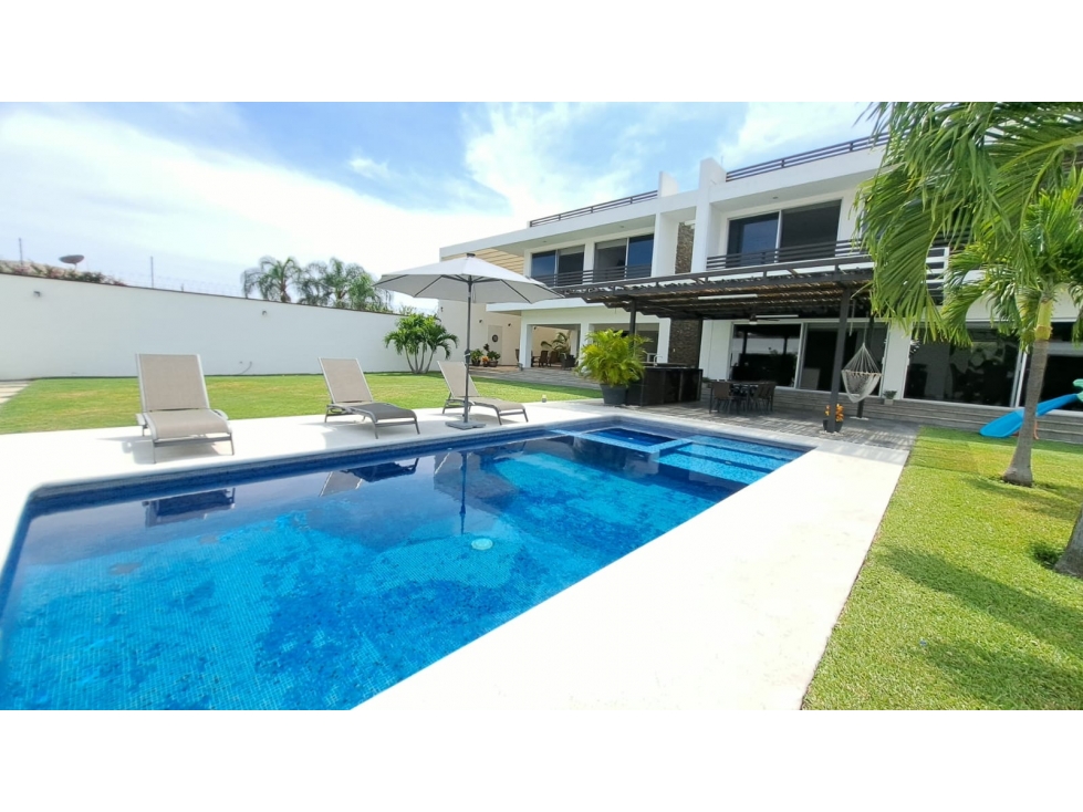 CASA CON ENORME JARDÍN, EN DOS LOTES EN FRACC. BURGOS $17,000,000 - 1