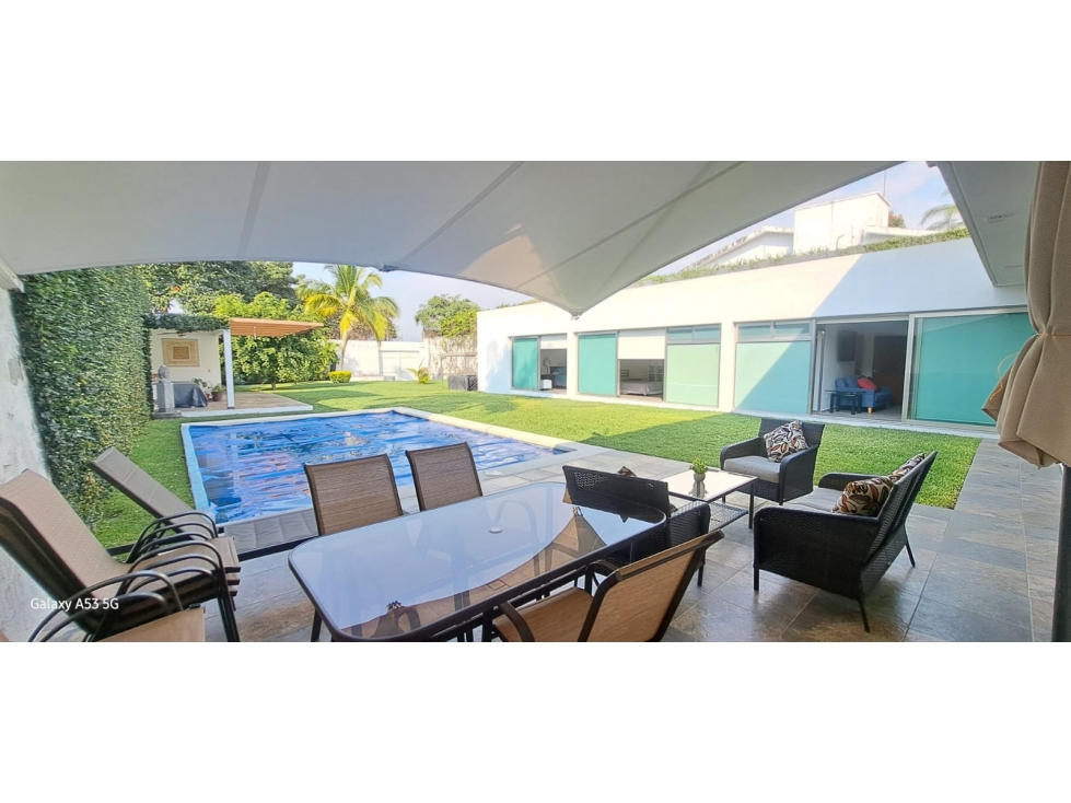 Venta de Casa de un nivel con enorme jardín y elevador eléctrico — foto 3