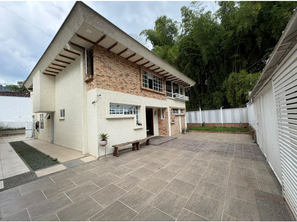 HERMOSA CASA EN EL NORTE DE ARMENIA EXELENTE UBICACION