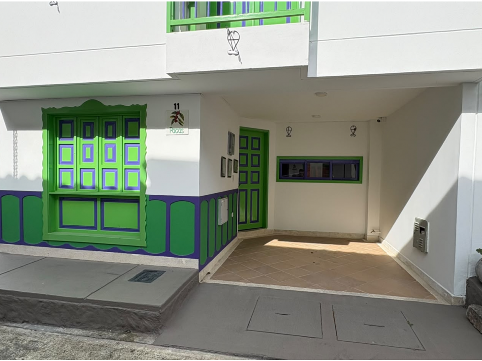 HERMOSA CASA ESQUINERA EN URBANIZACIÓN — foto 3