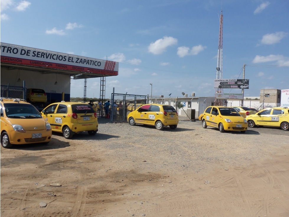 Propiedad excelente en Riohacha oficinas, serviteca, lavadero - 2