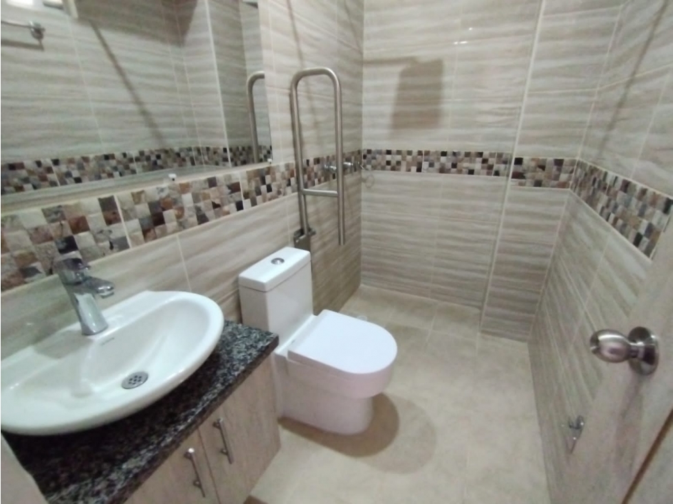 APARTAMENTO NUEVO CON PARQUEADERO DOBLE Y DE MOTO — foto 4
