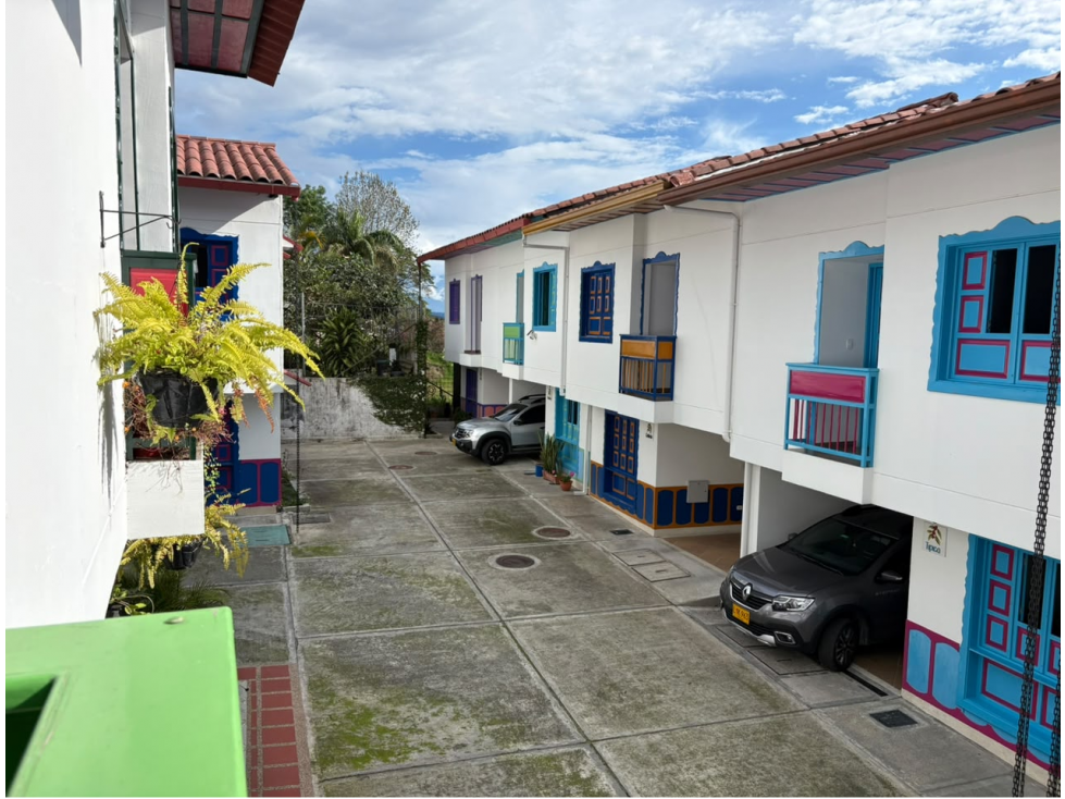 HERMOSA CASA ESQUINERA EN URBANIZACIÓN — foto 6