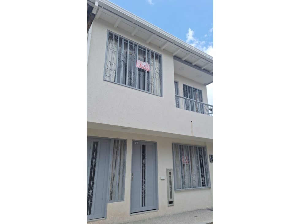 HERMOSA Y COMODA CASA PARA ESTRENAR DE DOS PISOS INDEPENDIENTES — foto 2