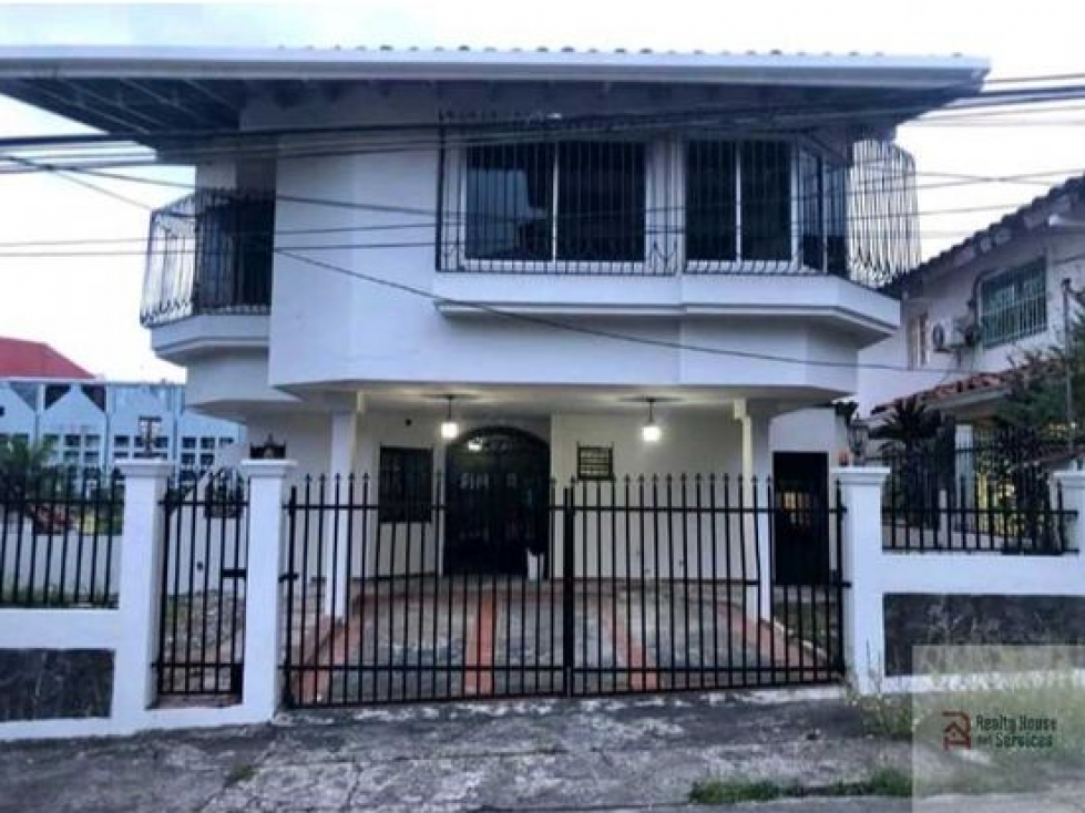 CASA EN HATO PINTADO DE 3 NIVELES 435M2 REMODELADA