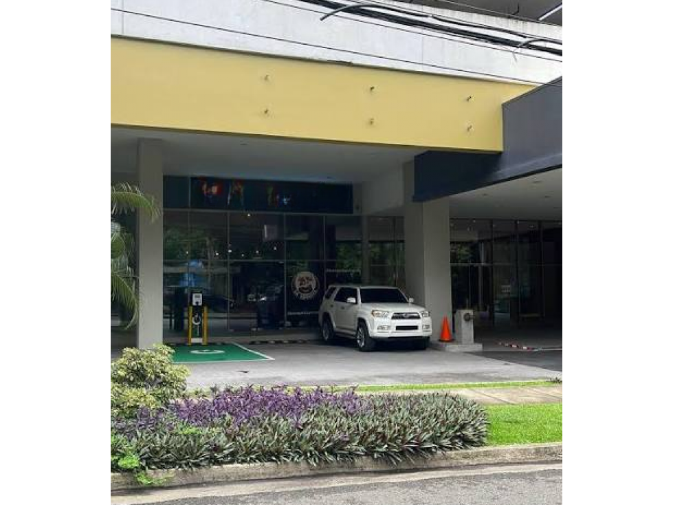 LOCAL COMERCIAL EN OBARRIO 303M2 PLANTA BAJA - 2