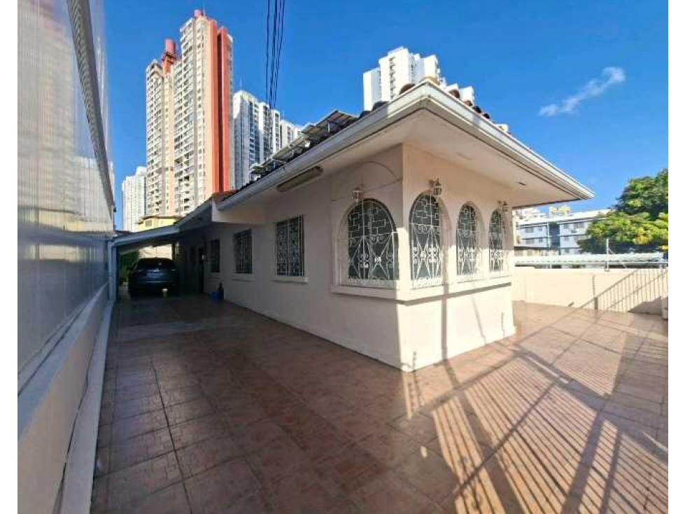 CASA EN ALTOS DEL GOLF USO RESIDENCIAL/ COMERCIAL 750M2