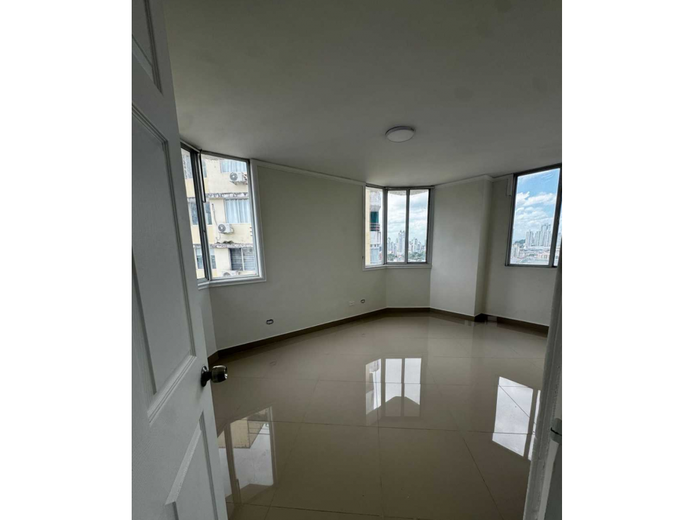 APARTAMENTO EN HATO PINTADO PH BRISAS DE SAN FERNANDO 3REC 3B 120M2 — foto 2