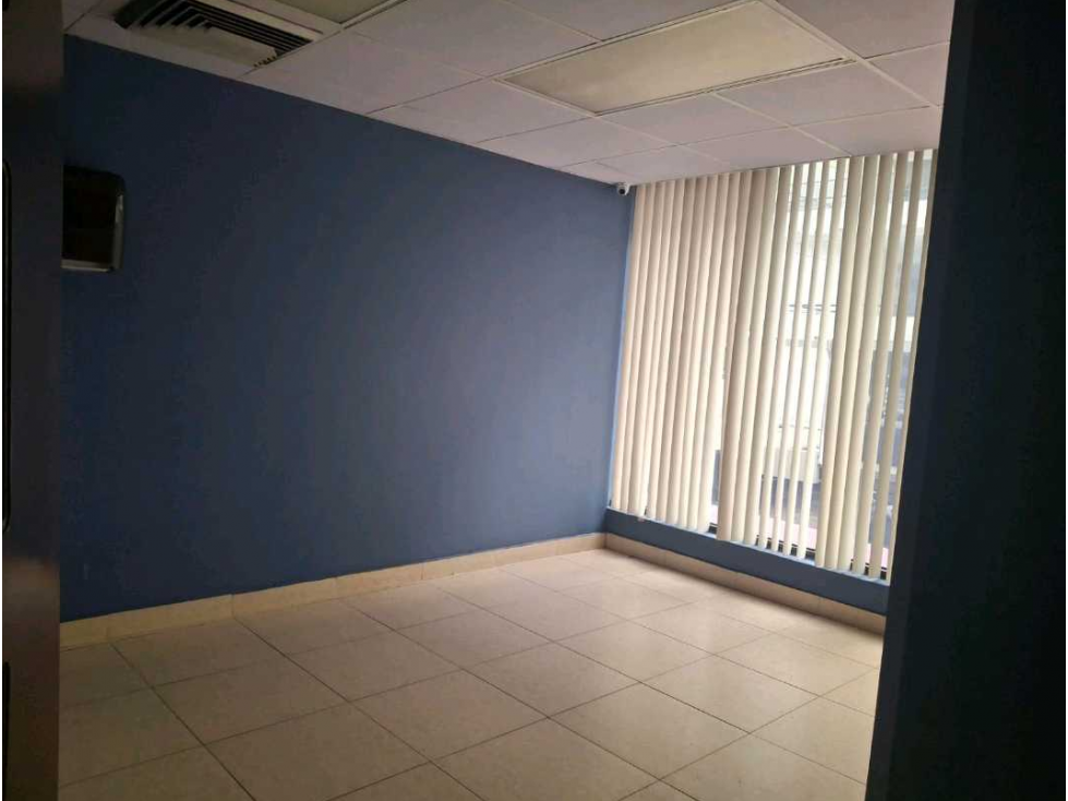 OFICINA EN CALLE 50 EDIFICIO VALLARINO 92M2 CON DIVISIONES — foto 2