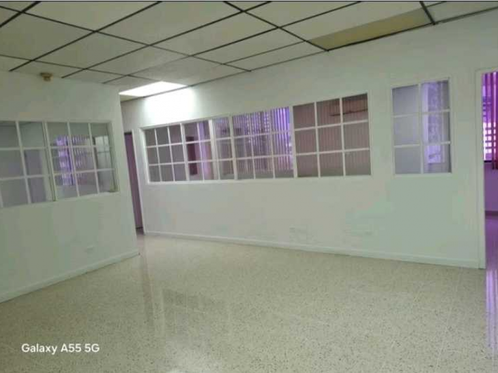OFICINA EN AVENIDA BALBOA UBICADA EN BALBOA PLAZA 115M2 - 2