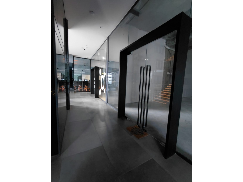 LOCAL EXCLUSIVO EN EDIFICIO NUOVO ARMANI 127M2 DE LUJO — foto 4