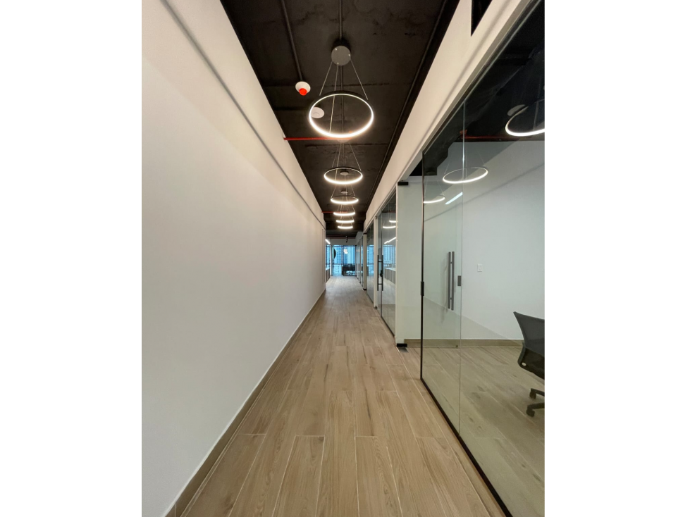 OFICINA EN CALLE 50 TOWER BANK AMOBLADA 149M2 SERVICIOS INCLUIDOS — foto 2