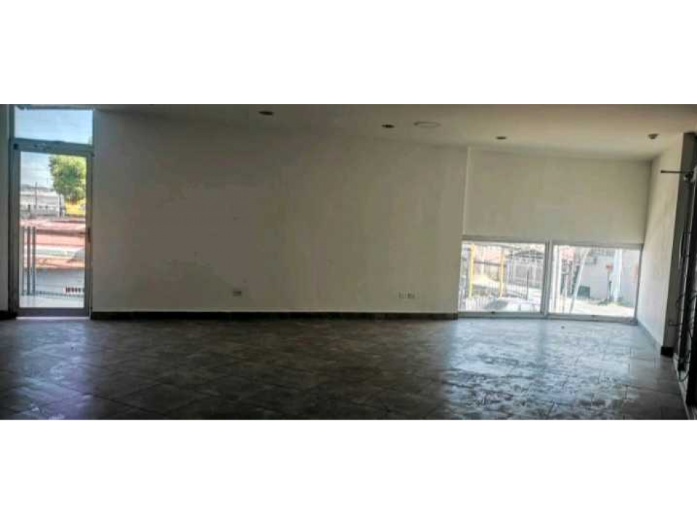 LOCALES COMERCIALES Y OFICINA PARQUE LEFEVRE 170M2 - 4