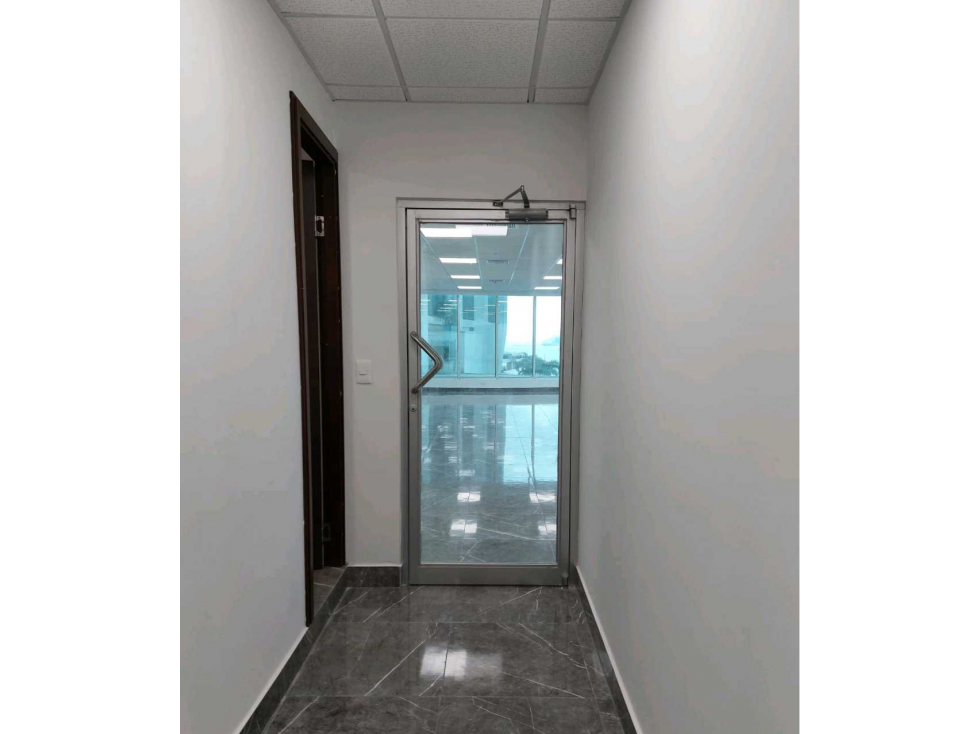 OFICINA EN MARBELLA EN OCEAN BUSINESS 150M2 SIN DIVISIONES BANESCO — foto 6