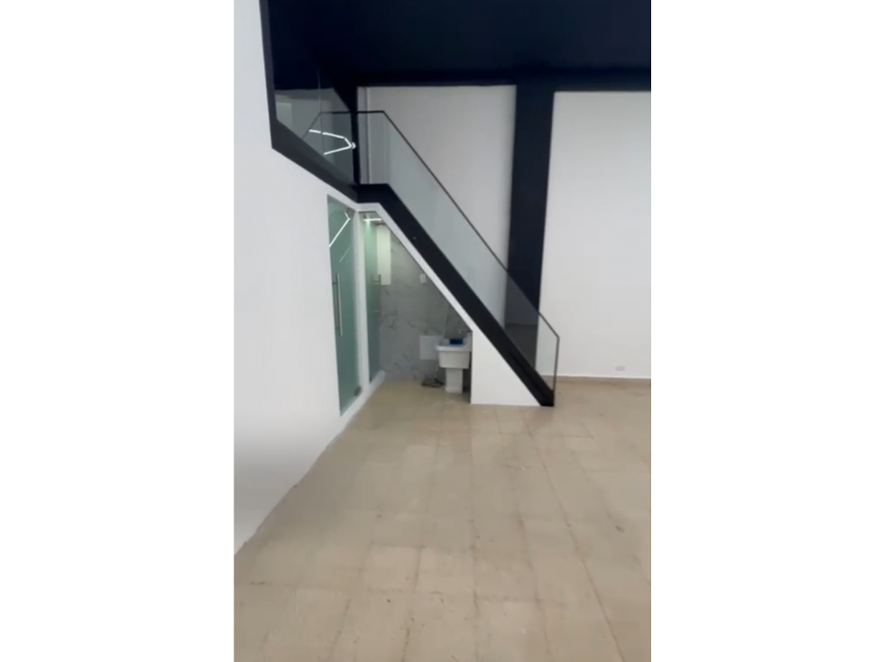 LOCAL COMERCIAL EN BELLA VISTA 200M2 RECIEN REMODELADO — foto 6
