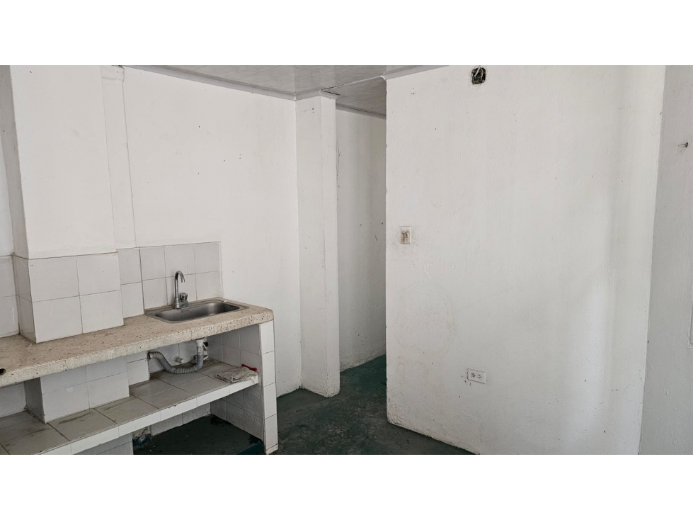 Arriendo Bodega Amplia en Espinal a una cuadra de la via principal - 6