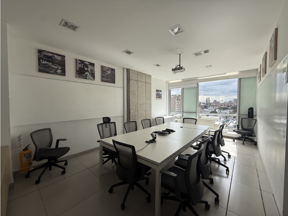 RENTO OFICINA de 307 M2 EN LA 106 A POCOS PASOS DE TRASMILENIO — foto 2