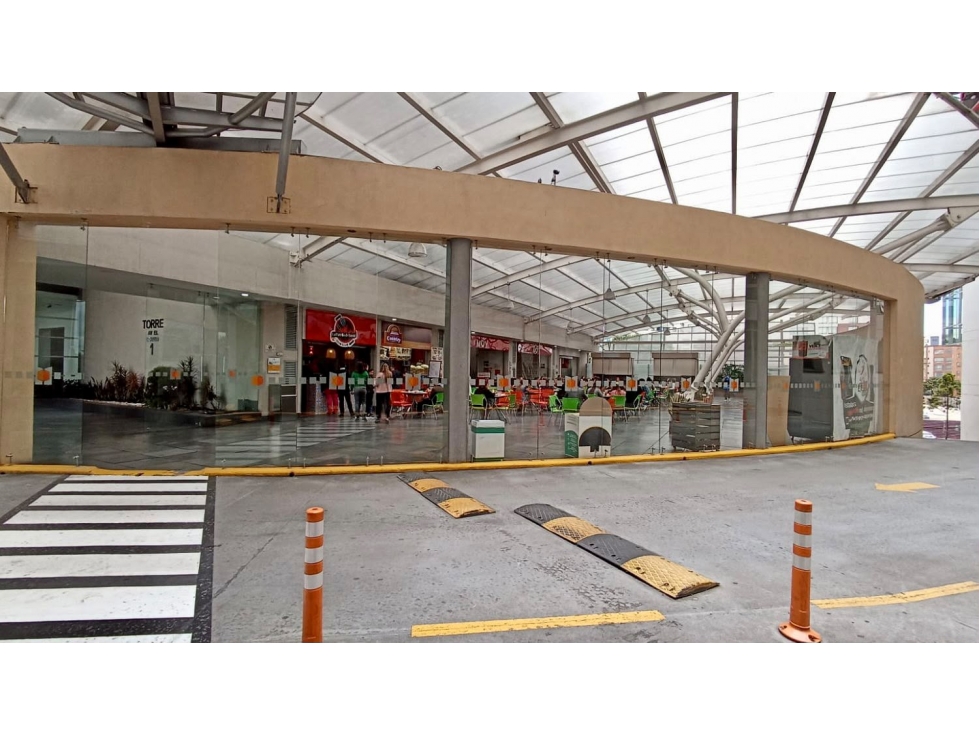RENTO LOCAL 137 M2 CENTRO EMPRESARIAL AV EL DORADO — foto 4