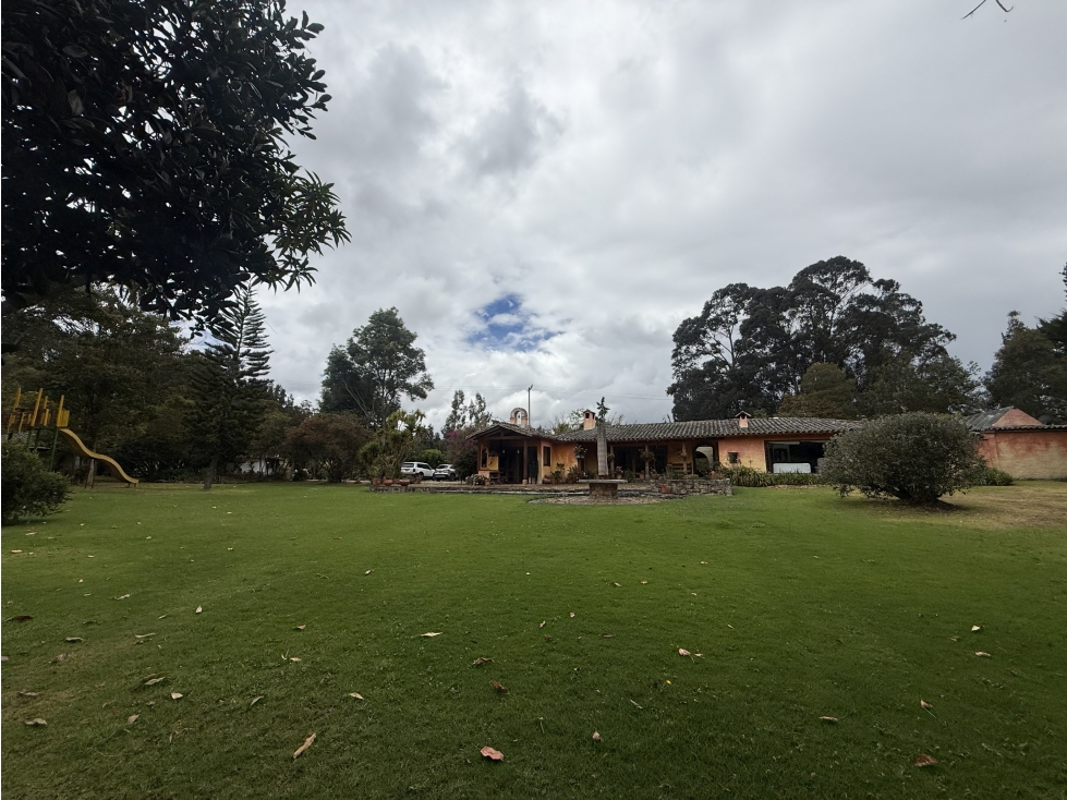 VENDO LOTE DE 10.318M2 A POCOS PASOS DEL CASTILLO MARROQUIN