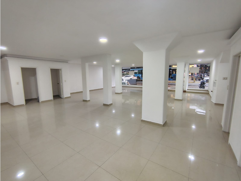Alquilo local - oficina segundo piso sobre la avenida 6 A Norte — foto 2