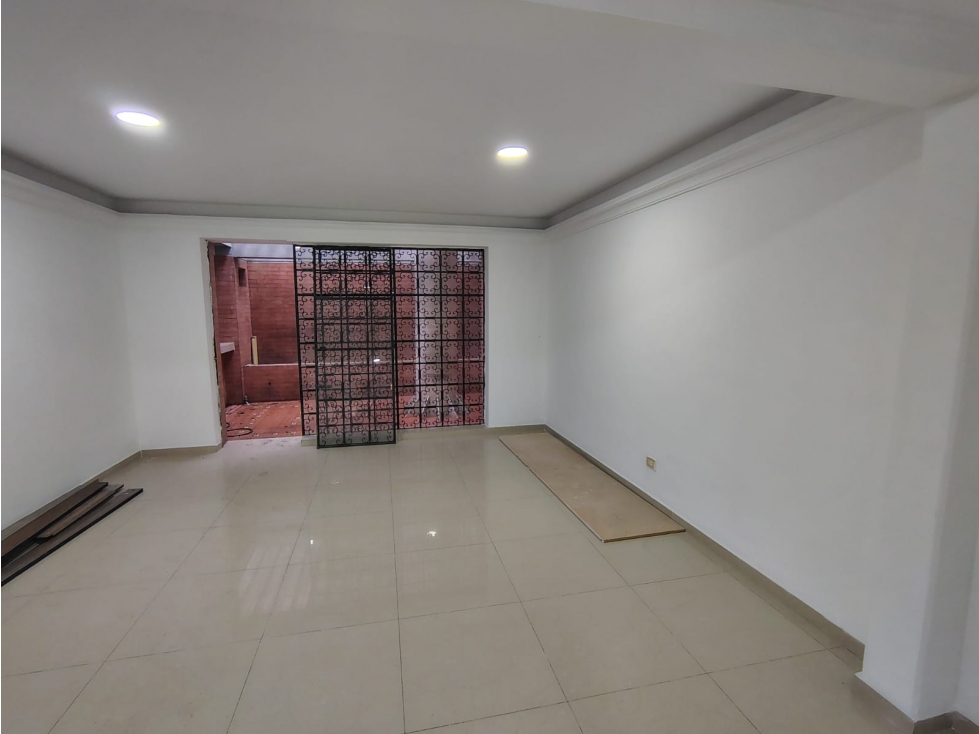 Alquilo local - oficina segundo piso sobre la avenida 6 A Norte — foto 6