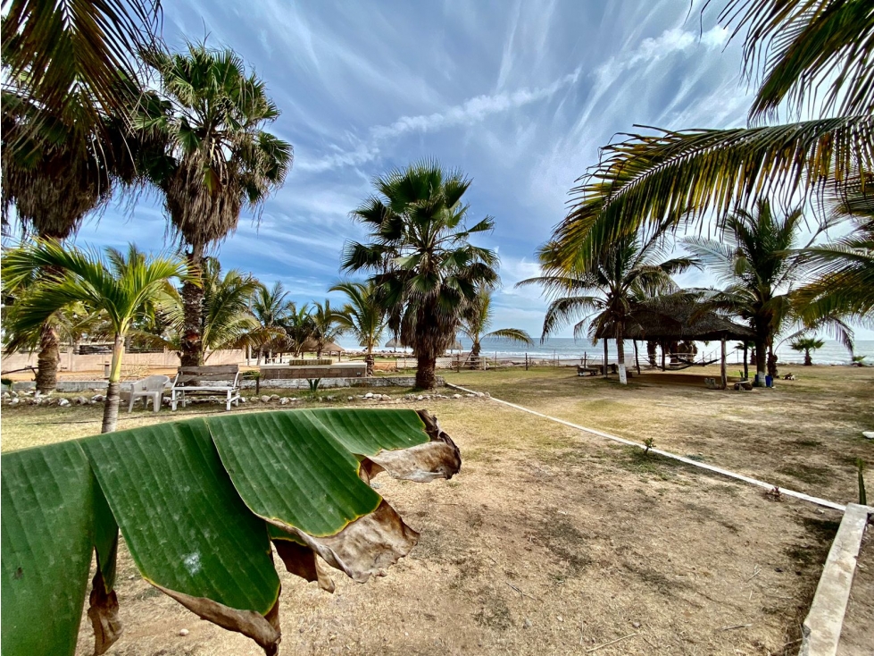 REMATE DE CASA DEPARTAMENTOS Y TERRENO A PIE DE PLAYA EN CELESTINO - 1