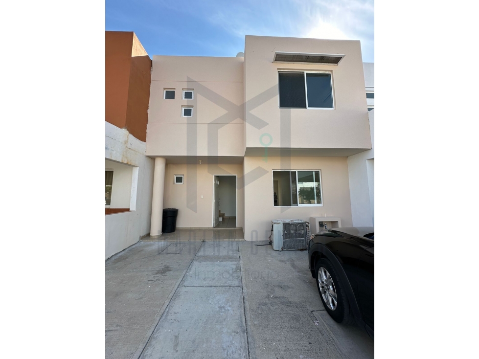 CASA 3 REC EXCELENTE UBICACION FRENTE AREA COMUN COTO PRIV