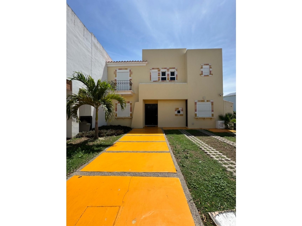 CASA 4 REC AMUEBLADA 1 REC PLANTA BAJA AMPLIA EN COTO PRIV