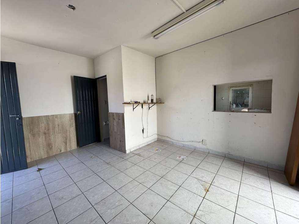 LOCAL CON BODEGA 300M2 EXCELENTE UBICACION FERROCARRILERA MAZATLAN — foto 3