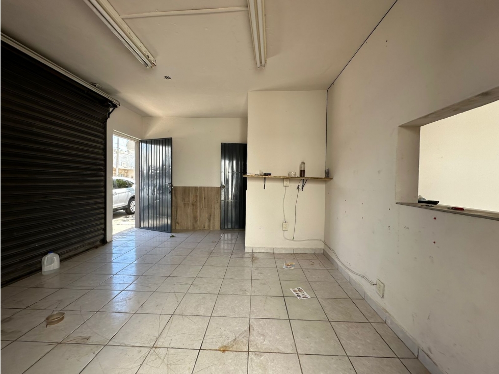 LOCAL CON BODEGA 300M2 EXCELENTE UBICACION FERROCARRILERA MAZATLAN — foto 4