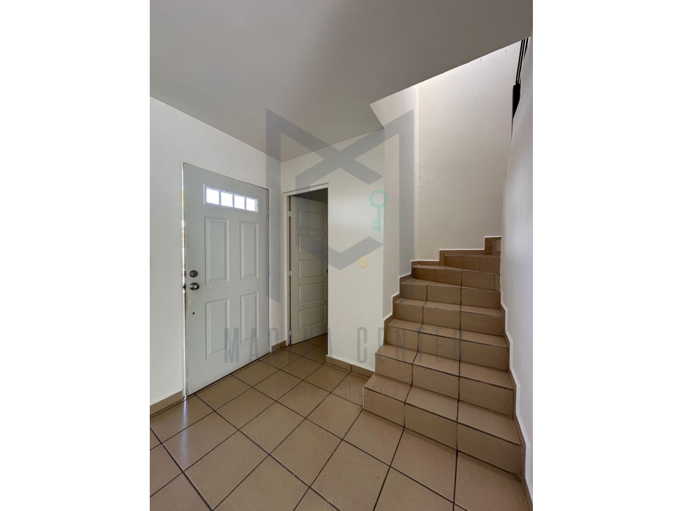 CASA 3 REC EXCELENTE UBICACION FRENTE AREA COMUN COTO PRIV — foto 2